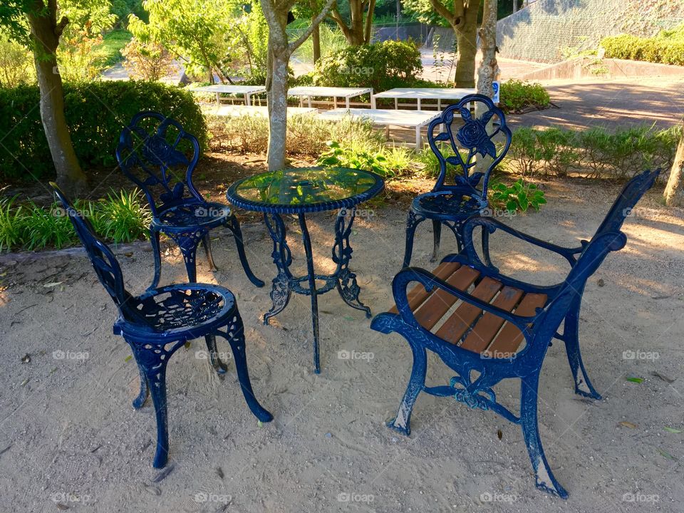 Relax in the garden. 