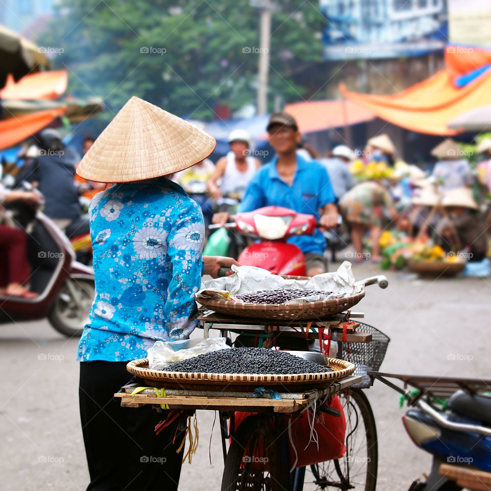 The street vendor in Hanoi