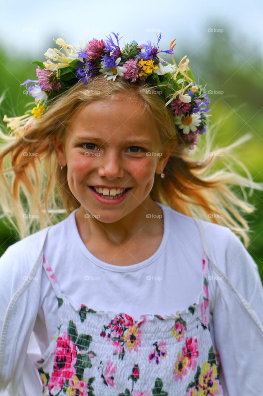 flowers girl happy summer by sethson
