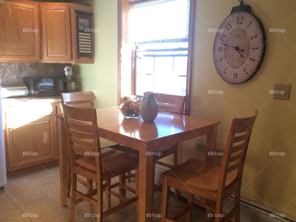 Dinning Room. Nice area with the touch of the clock.