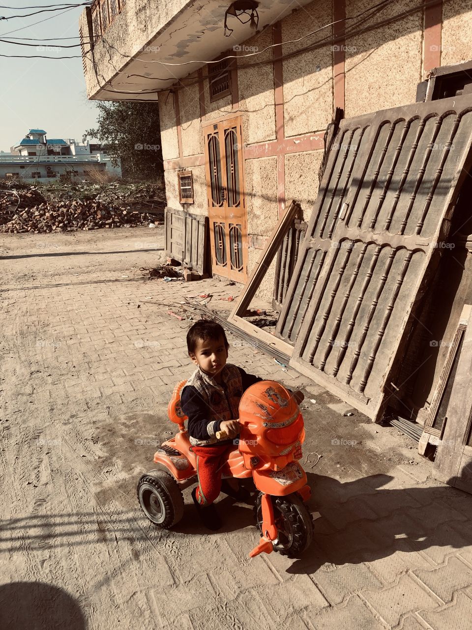 KIDS PLAYING IN THE STREETS OF INDIA 🇮🇳