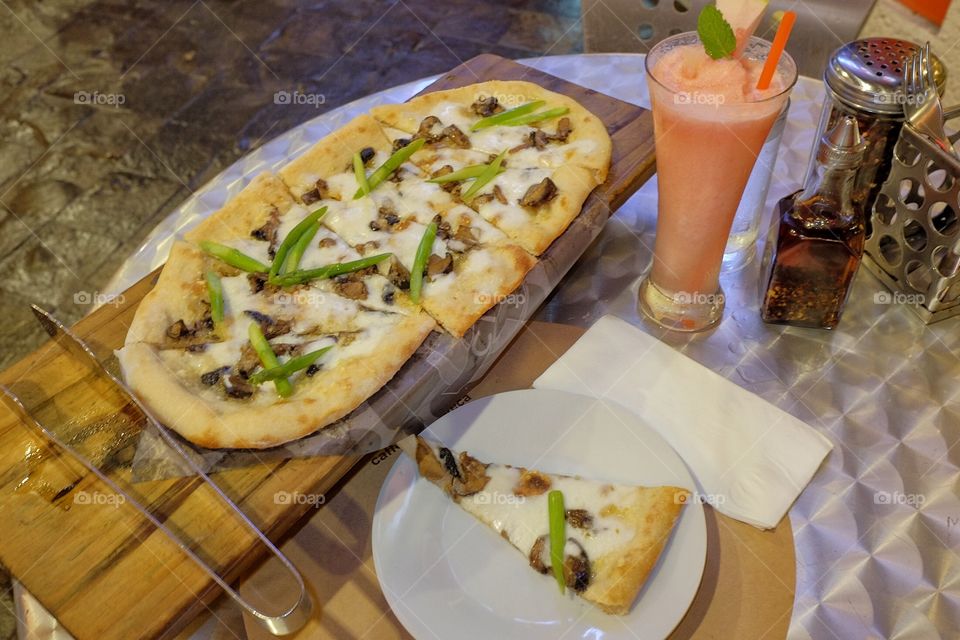 Truffle, mushroom, mozzarella and asparagus pizza