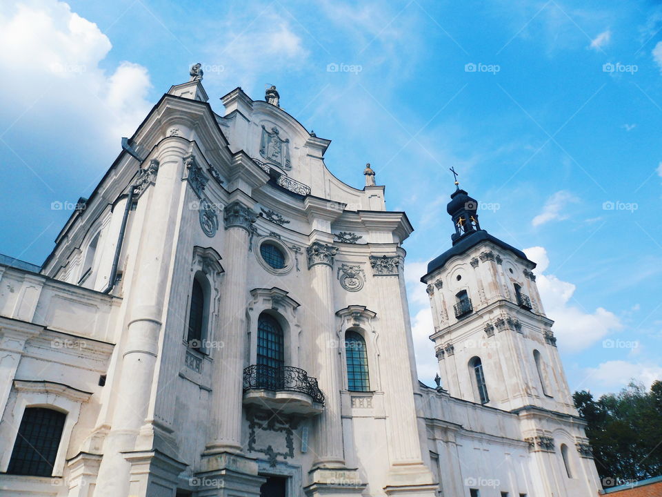 The striking monastery-fortress of the Order of the Barefoot Carmelites in Berdichev. A striking unexpected complex with powerful fortress walls, several towers, a church, a monastery, a bell tower, shops. All this was built here in 1642!