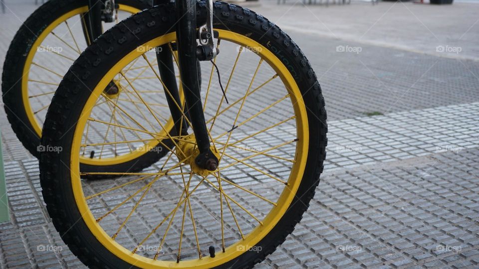 Circles#bycicles#yellow#street