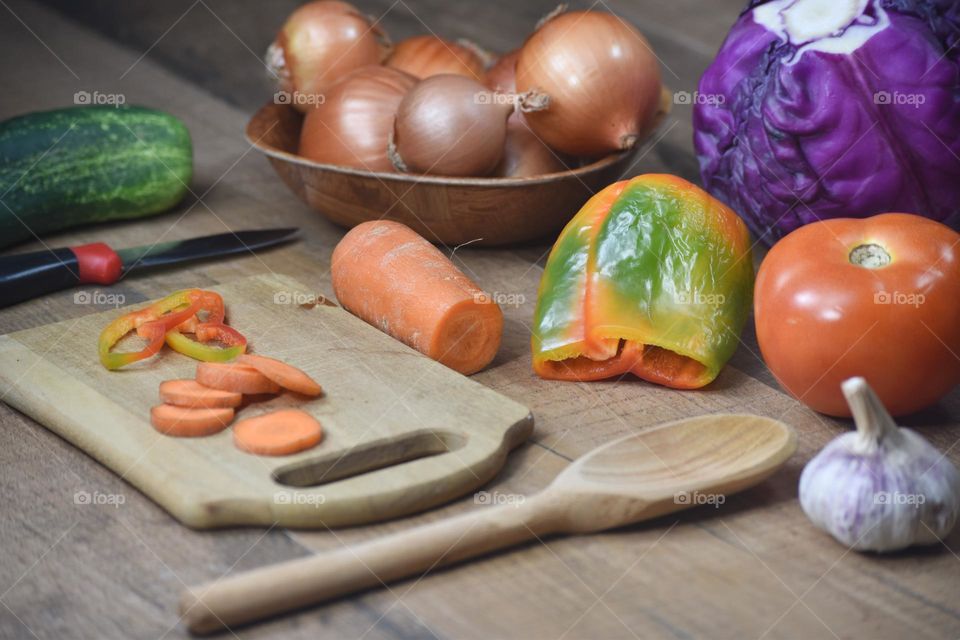 Preparing the vegetables/Preparando os vegetais.