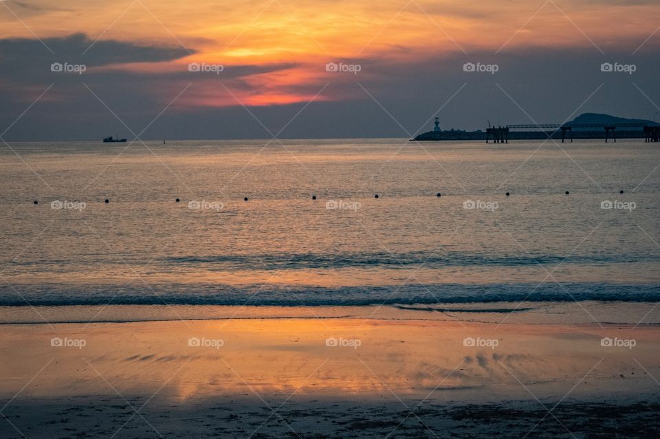 Beautiful sun set on the beautiful beach of Thailand