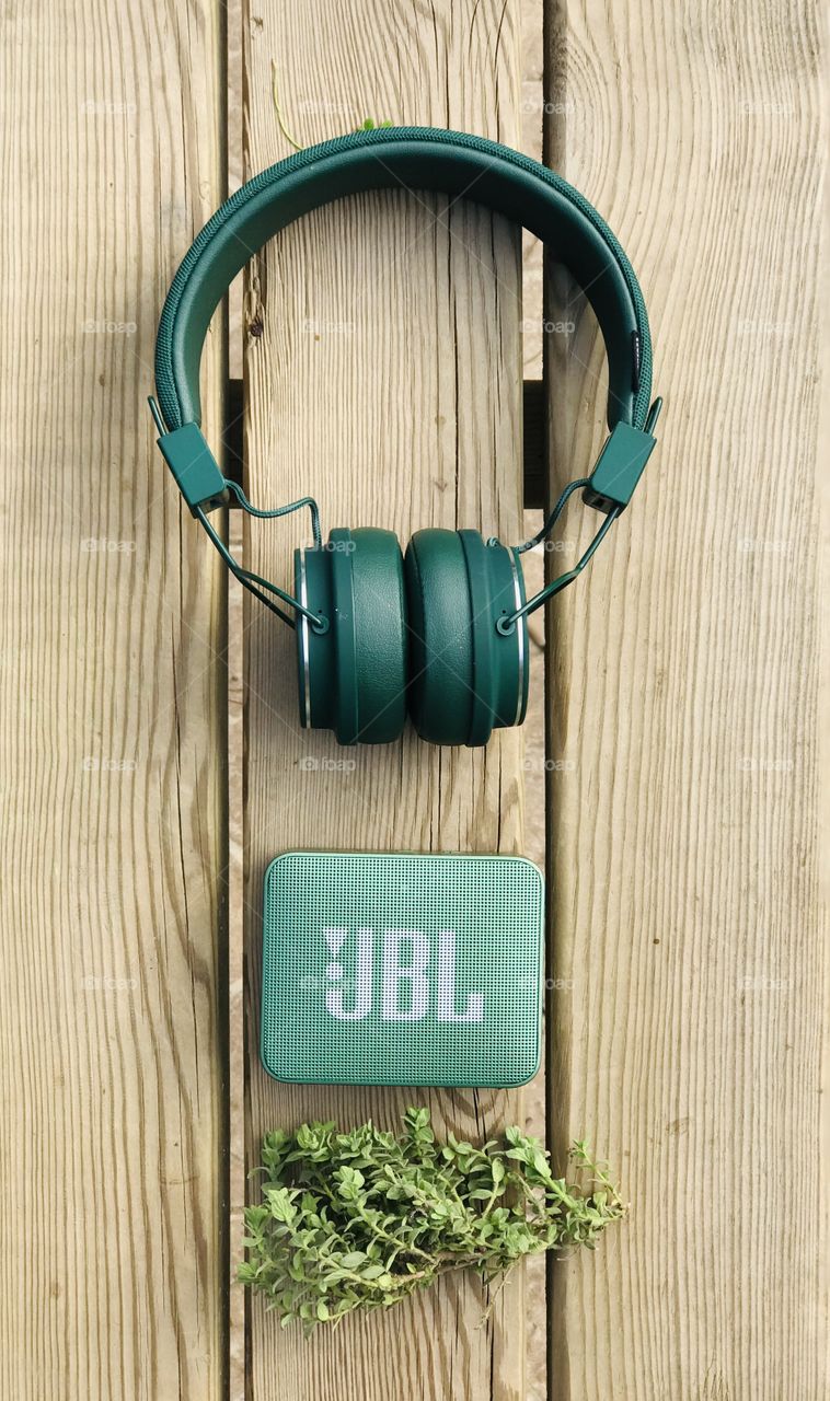 listening music with jbl