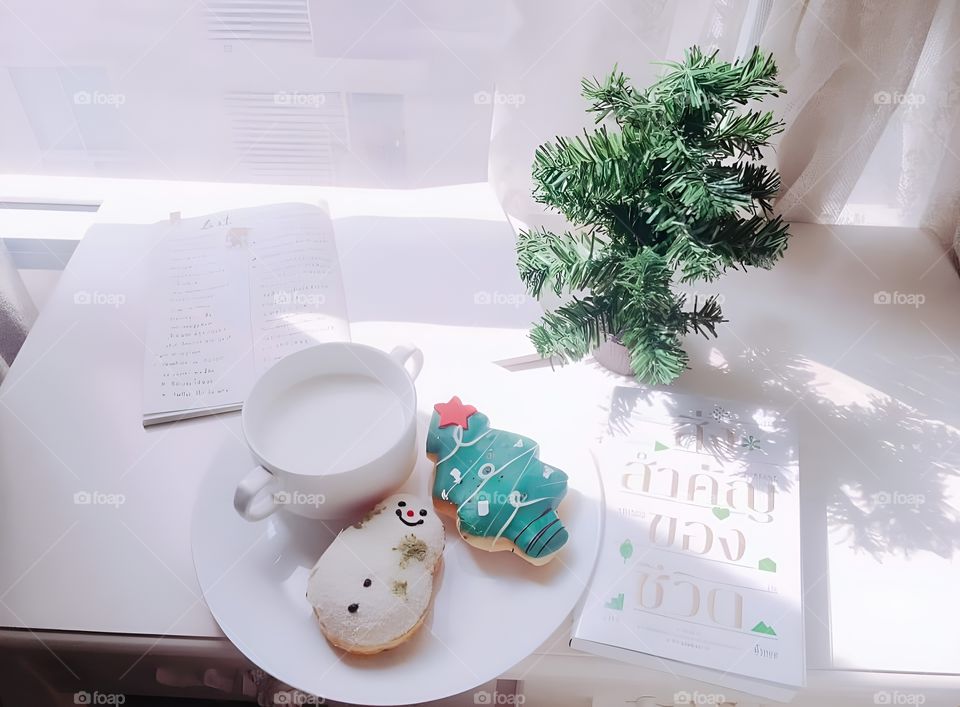 donut shape of snow man and Christmas tree with milk