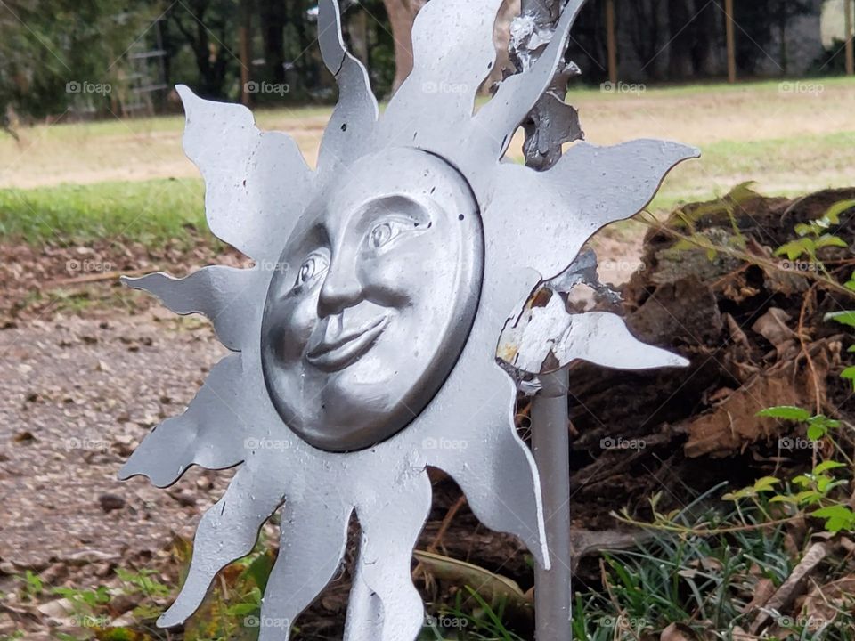 Silver sunshine with a face yard decoration 