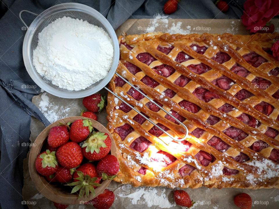 strawberry pie, baking.