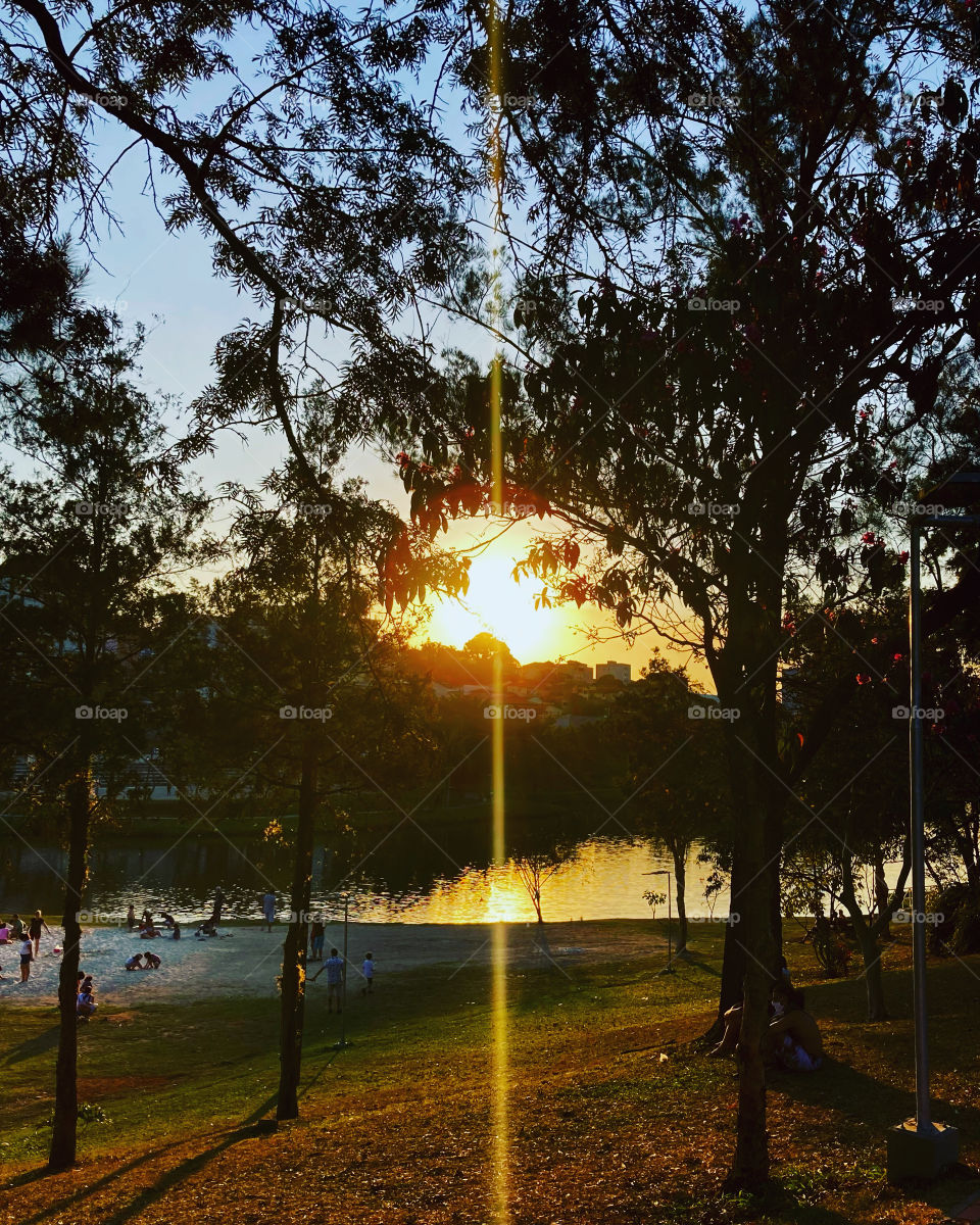 🇺🇸 This one was the evening at the edge of Lake Taboão (Bragança Paulista City, Brazil). We walk with the children in this calm, bucolic and peaceful setting! / 🇧🇷 Lago do Taboão. Passeamos com a criançada nesse cenário calmo, bucólico e pacífico!