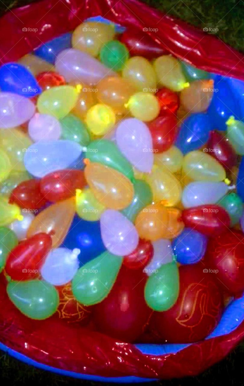 Pool full of water balloons ready for the waterballoon fight .