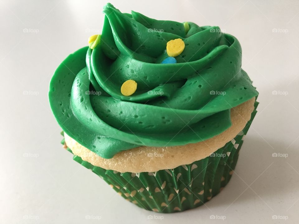 White Cupcakes with Green Buttercream Frosting 