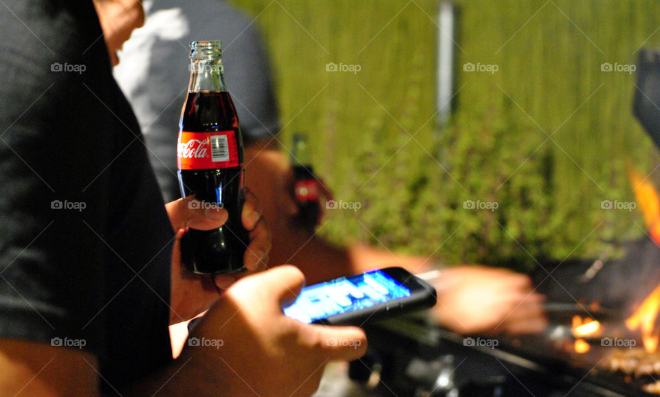 Coke moments with friends while grilling, bbq and Coca-Cola best spent with friends