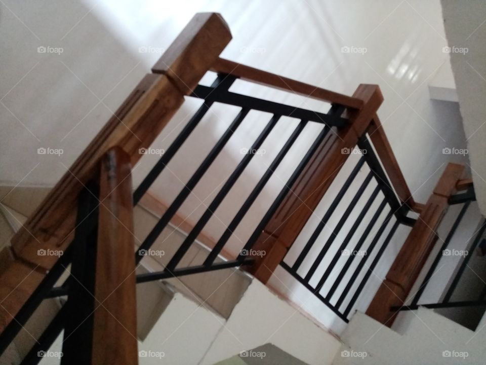 Indoor fence design by wood and box bars.