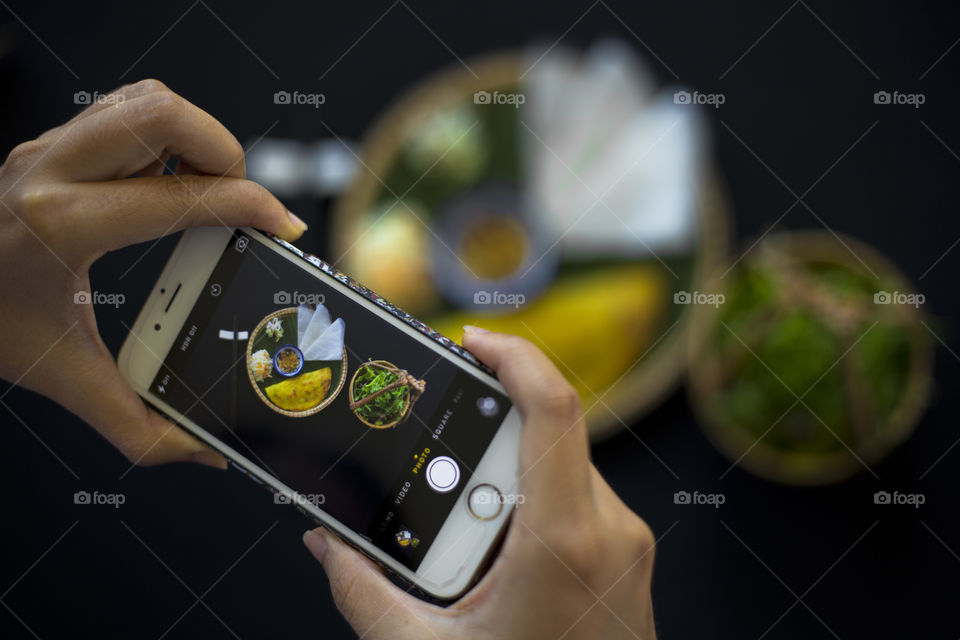 phone photography Vietnamese traditional food ban xeo