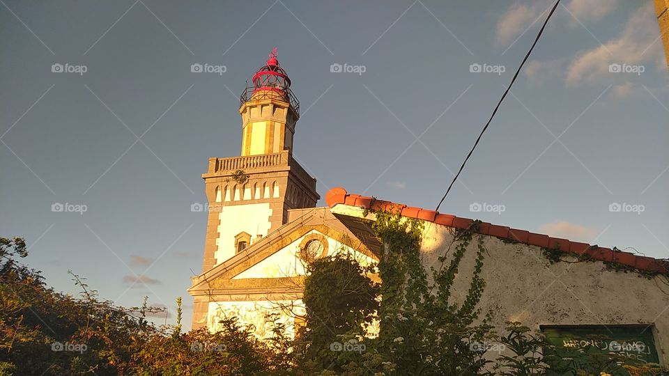 Faro de Higuer en un dia soleado