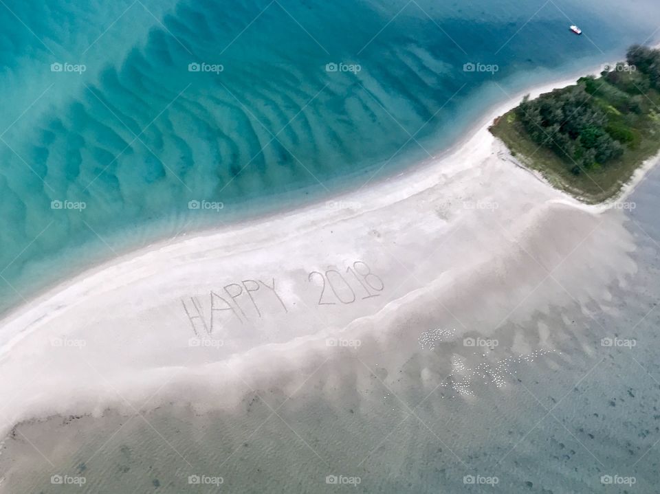 HAPPY NEW YEAR! Bringing the 1st day of 2018 in style aboard a helicopter above my city. The Gold Coasts pristine coastline was spectacular but my favourite part was an unexpected message I found from our fellow Aussies. Look closely and you’ll see. 