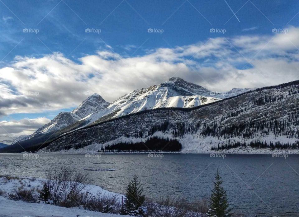 Rocky Mountain Lake starting to Freeze in November