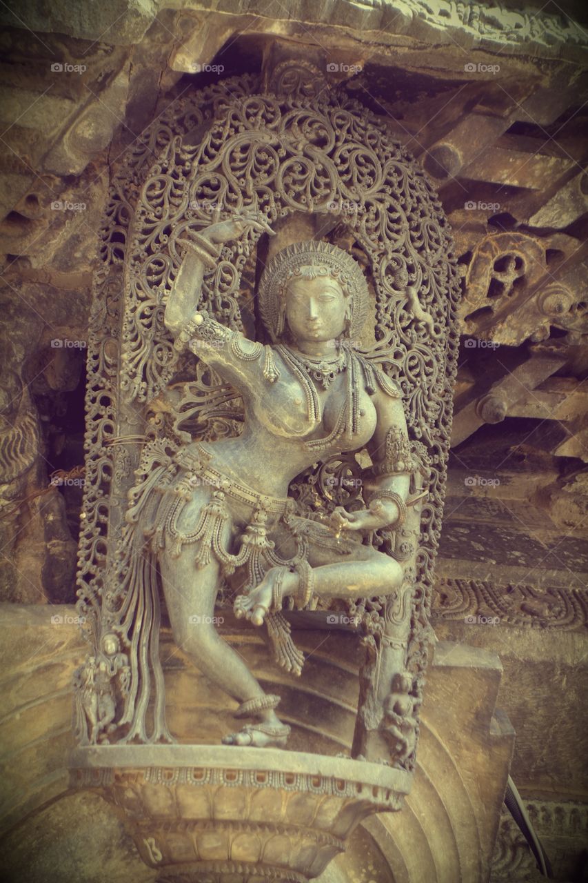 Belur Chennakeshava temple - Apsara performing Bharathanatiya dance