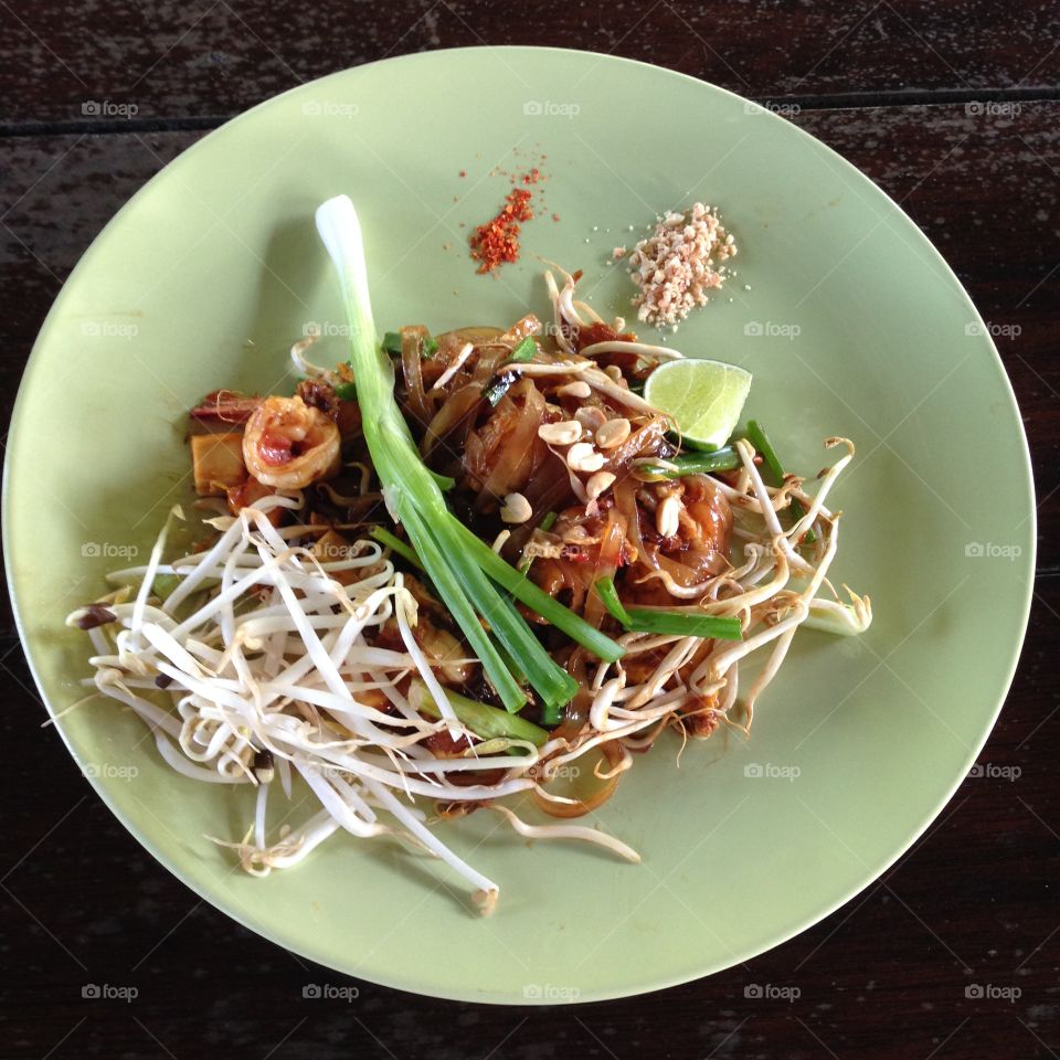 Famous Thai dish; pad thai. Fried noodles with tamarind sause, tofu, shrimps, kafir lime, bean spouts, spring onion, peanuts,chilly. A dish we learned at the cooking class of @home cooking, Koh Lanta, Thailand.