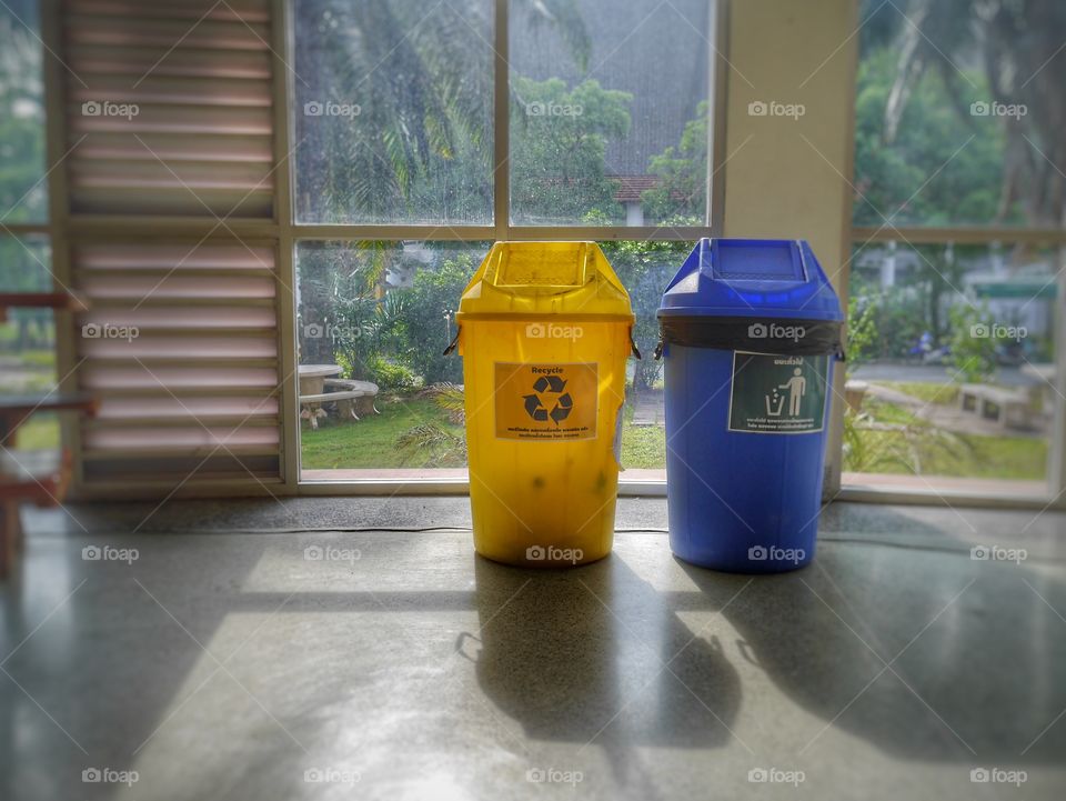 Focus on yellow recycle bin