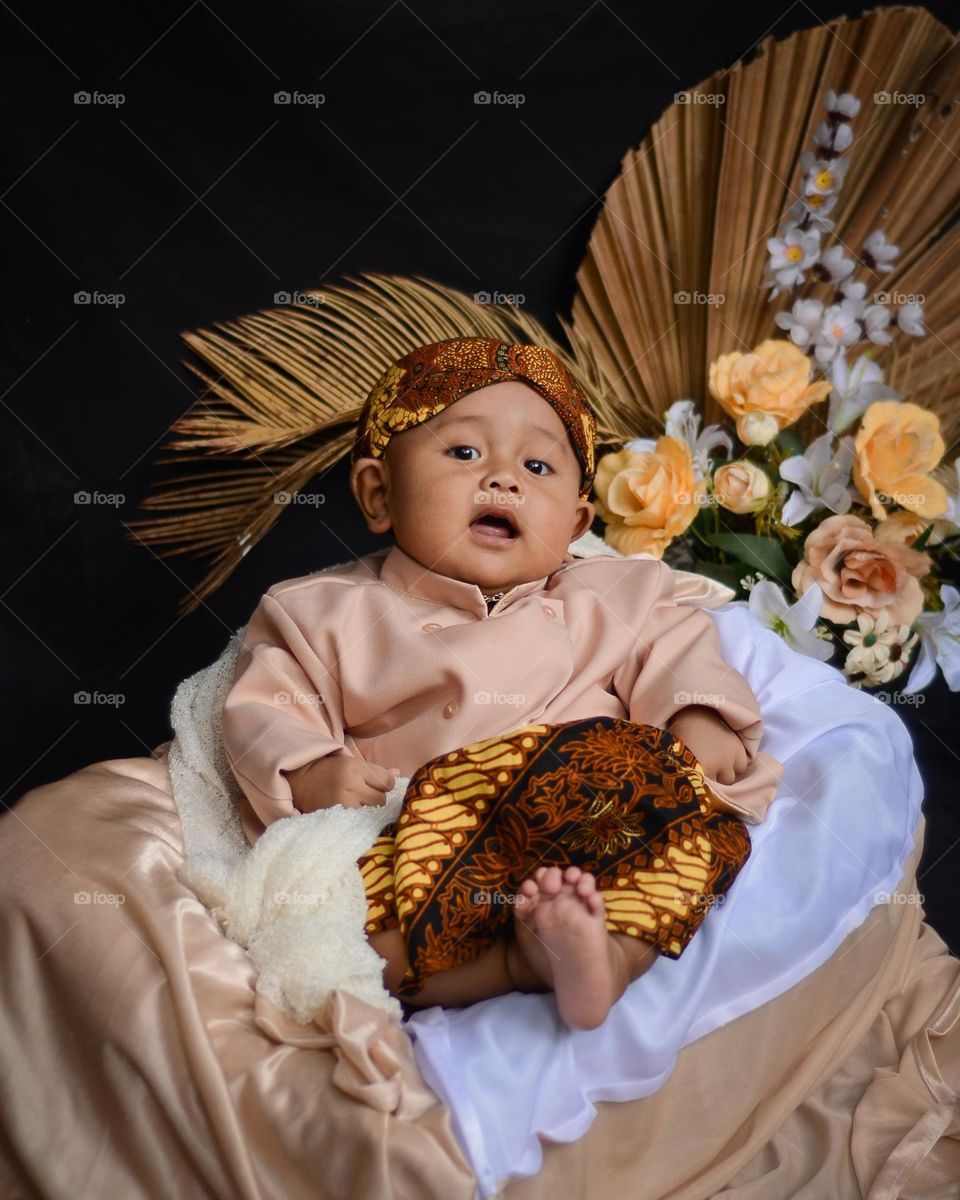 "wong jowo" children with traditional clothes from java