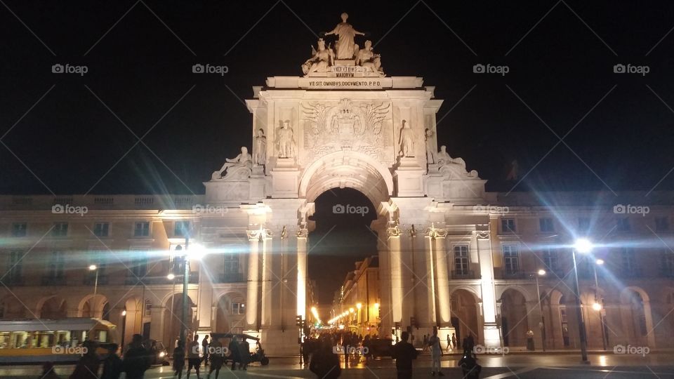 Tourism, people and happiness... all of this in the capital of this little country called Portugal.