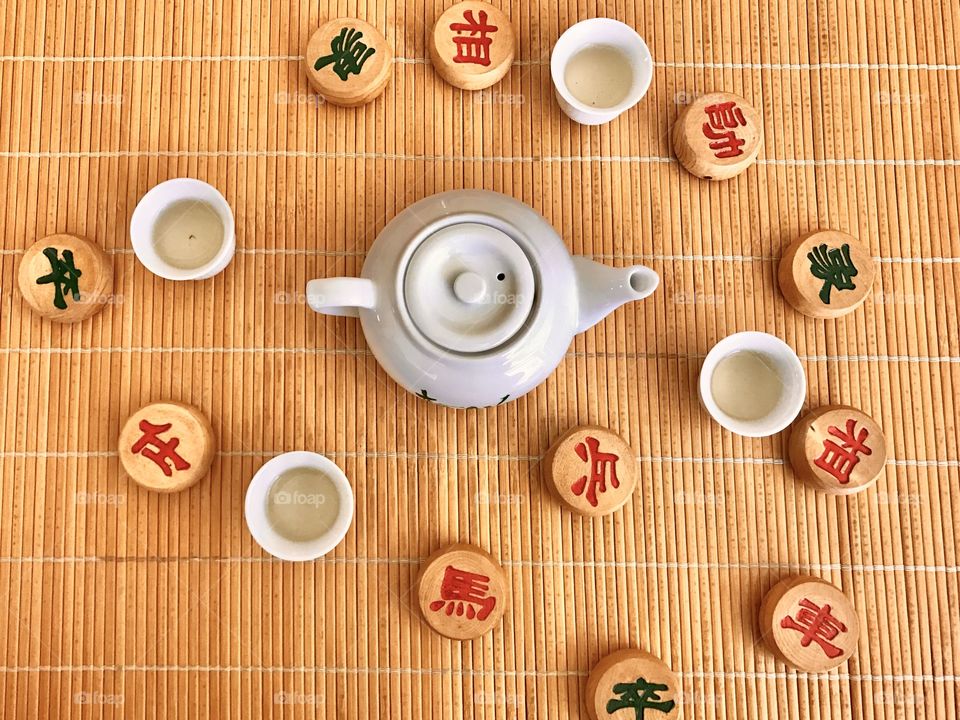 Let's play Chinese chess and drink some tea