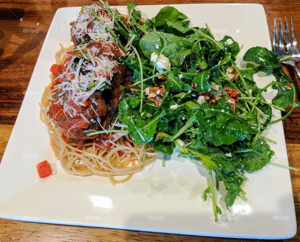 spaghetti and meatballs with salad