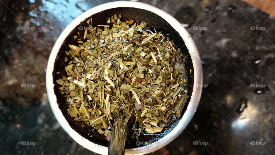 Agua gelada com ervas naturais. Usadas tambem em chás.