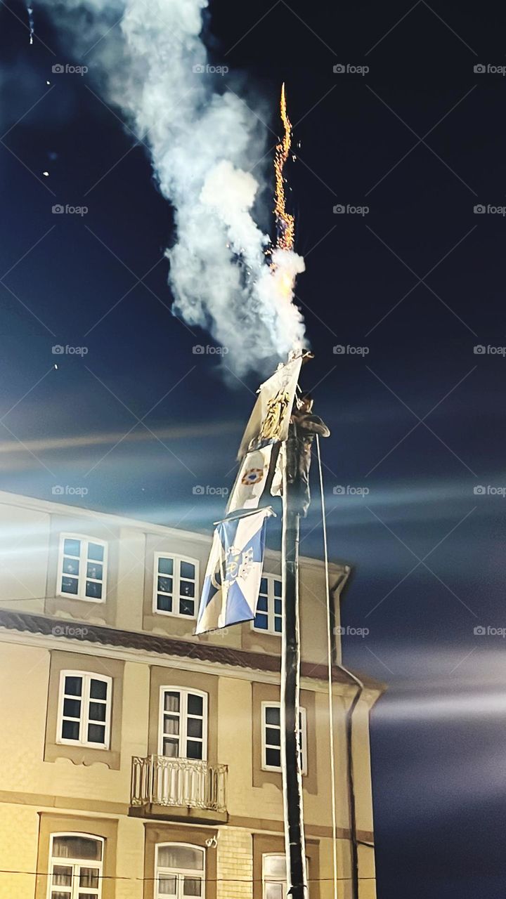 Traditional pillar climbing in Povoa de Varzim, Portugal 