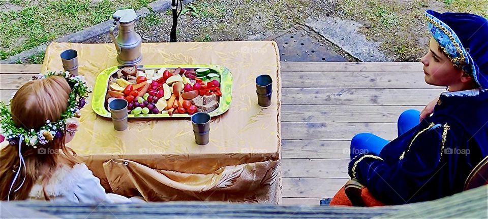 The medieval aristocracy of „Straubing“, „Bavaria“, is holding a banquet at the grand rehearsal for „Da Albrecht und sei Agnes“, the child version of the historic play about Duke „Albrecht“ and his wife „Agnes Bernauer“. 2024. Hypnotic Productions