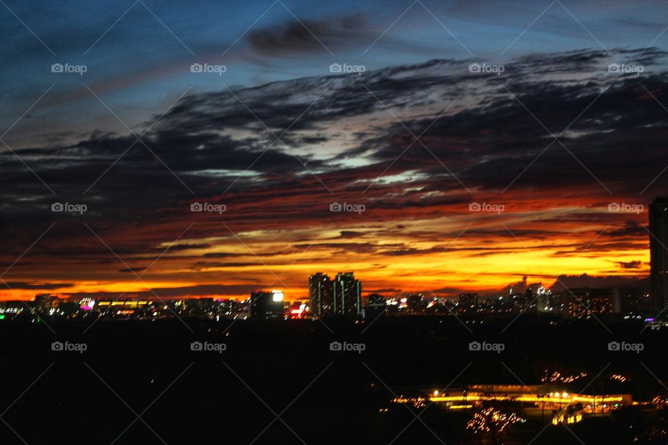 The night sky in the city.