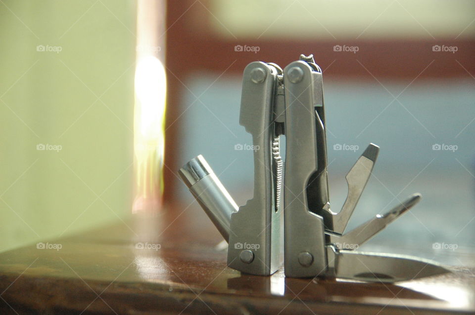 multitool detail photo