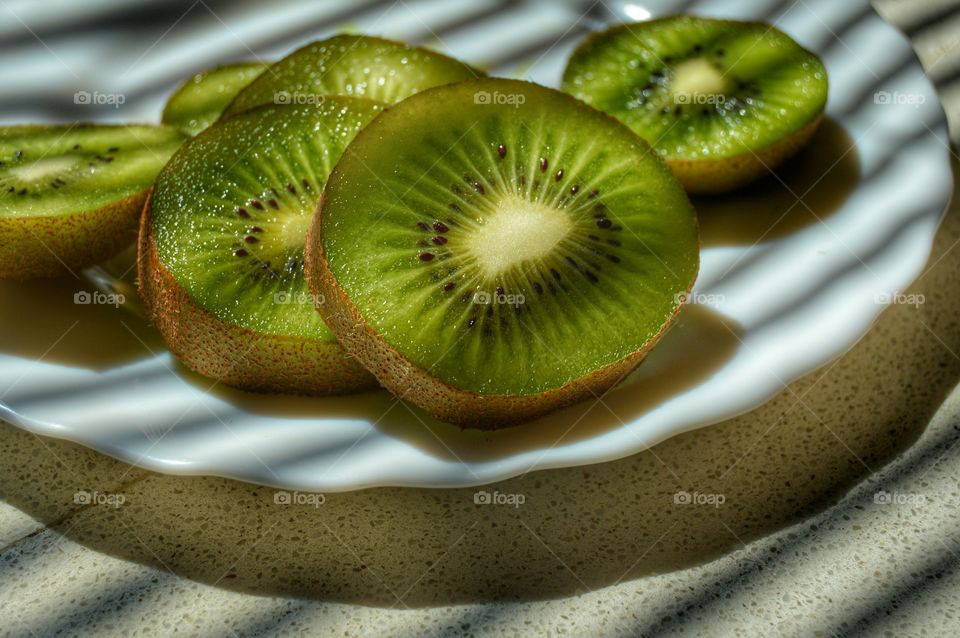 Kiwi slice in table