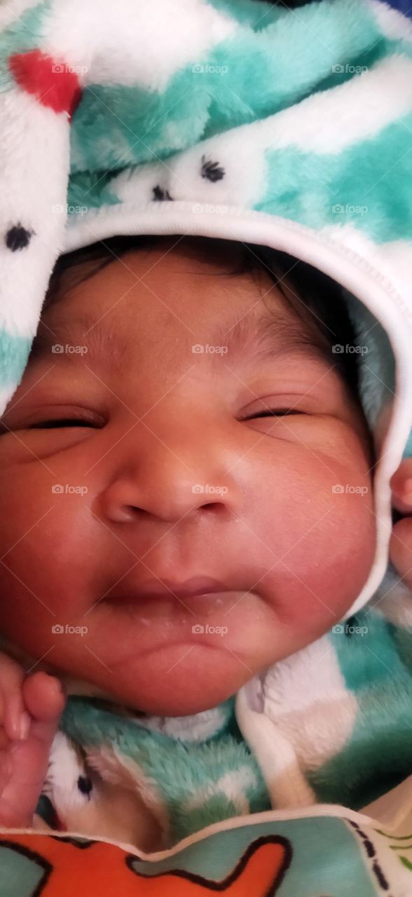 my cute nephew first pic : newborn