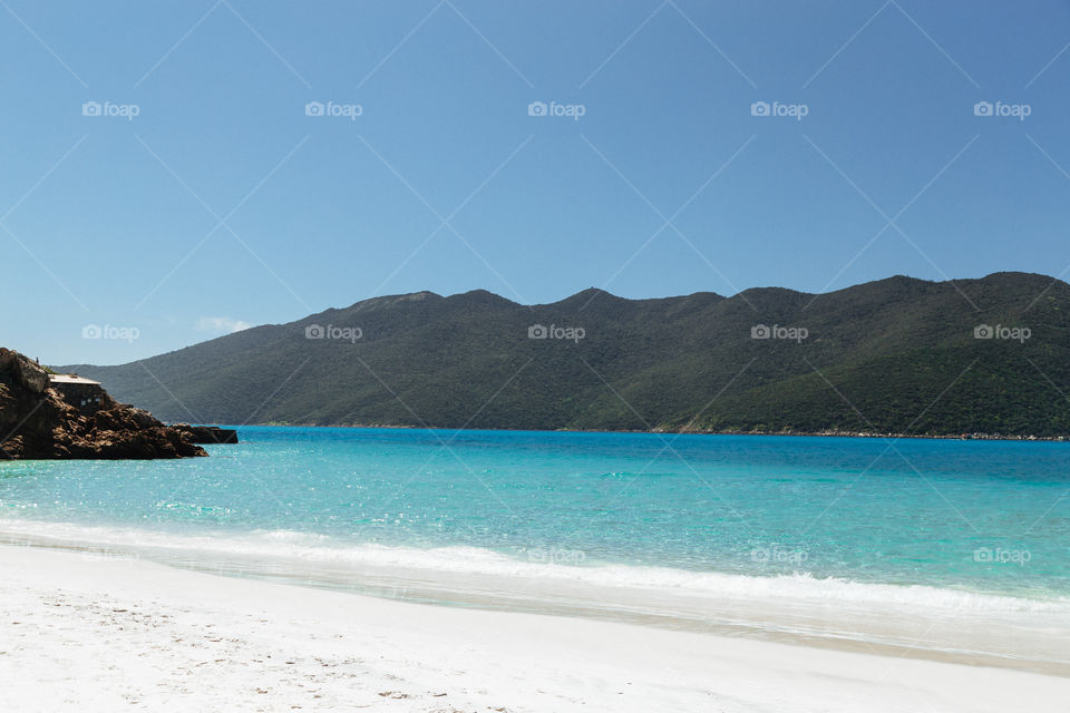 Praia com paisagem linda e fantástica no Brasil, na região do Lagos no Rio de Janeiro, em Arraial do Cabo