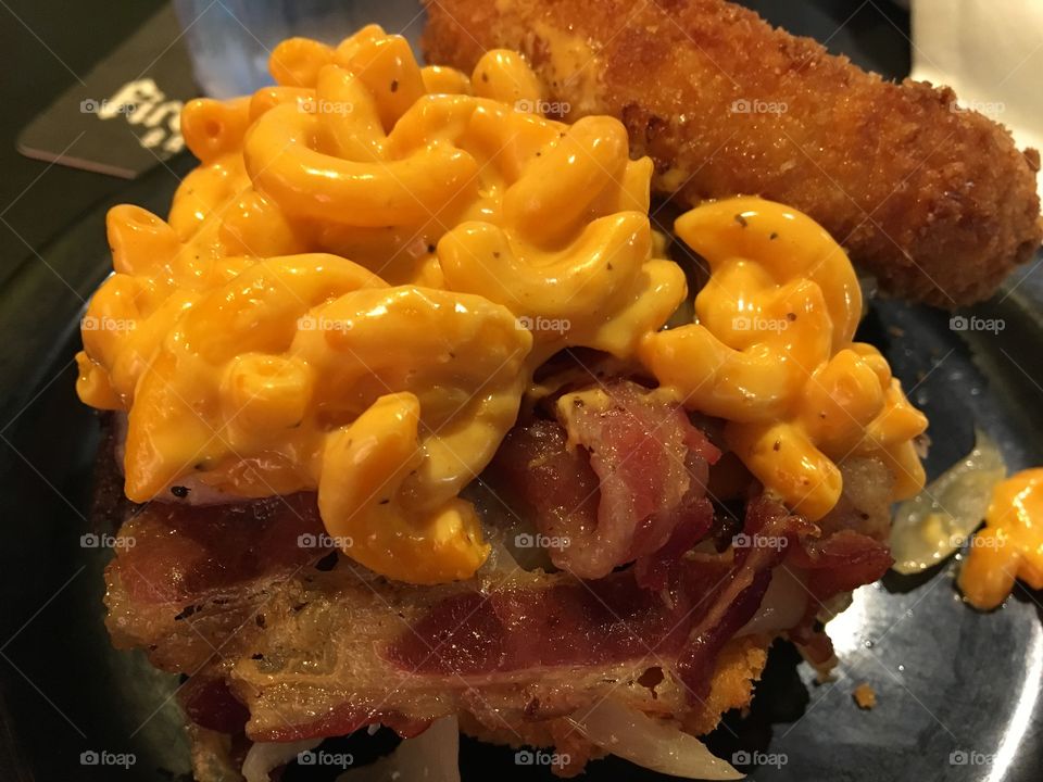 Mac and Cheese Cheeseburger 