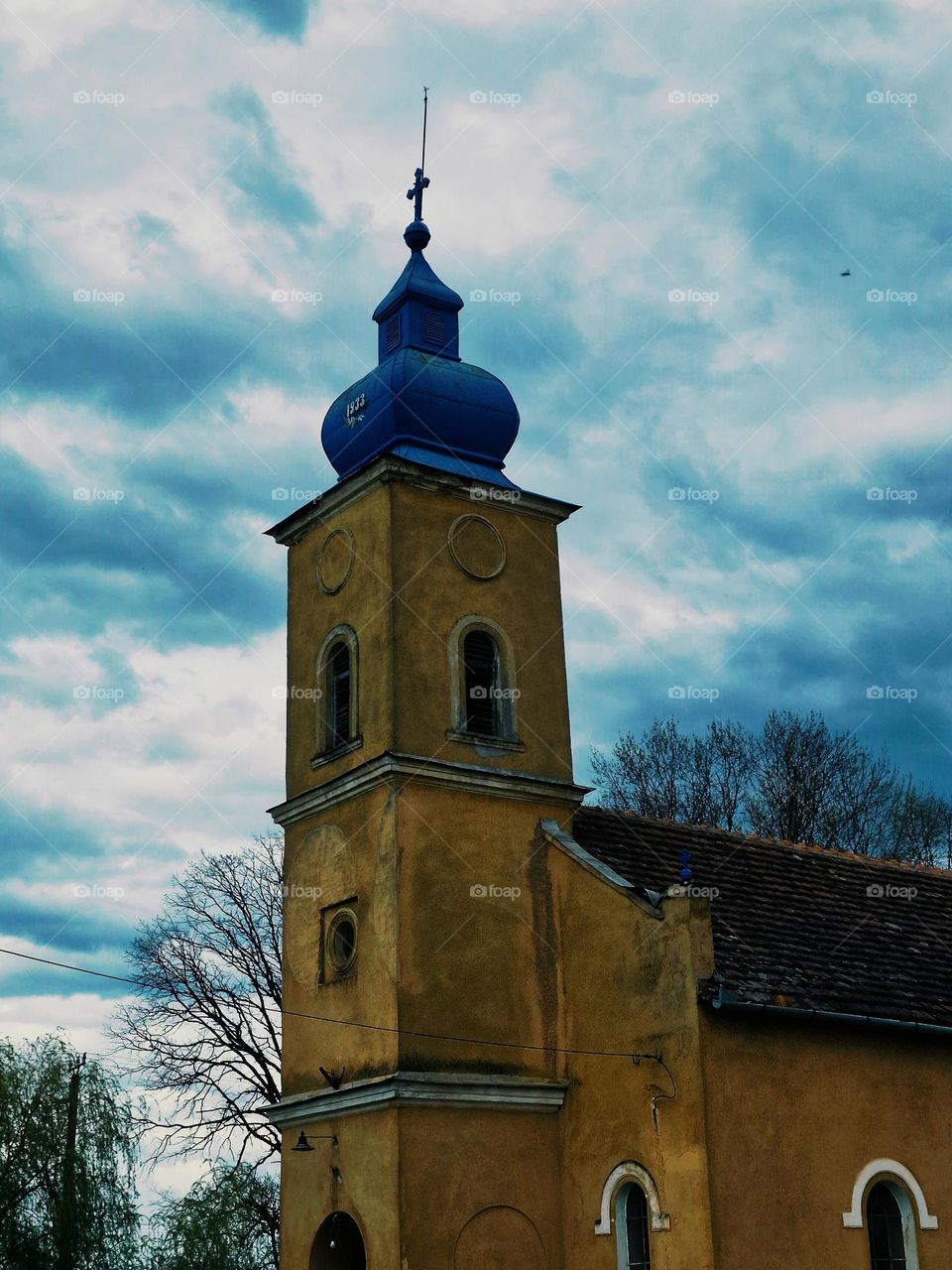 the old church from Ineu