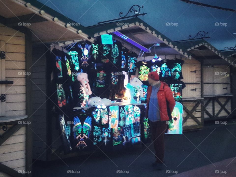 shop shopping outdoor view night light graffiti