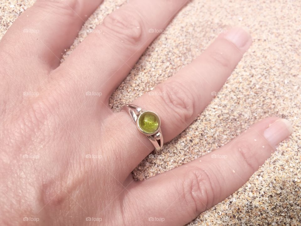 Gem Ring Finger