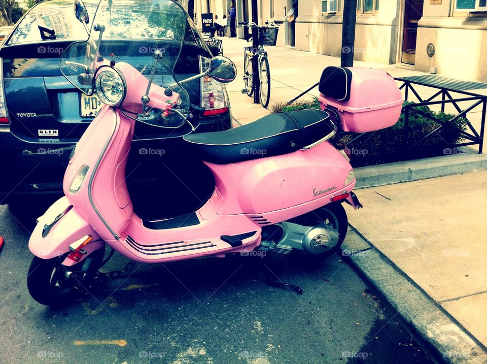 Pink Vespa 