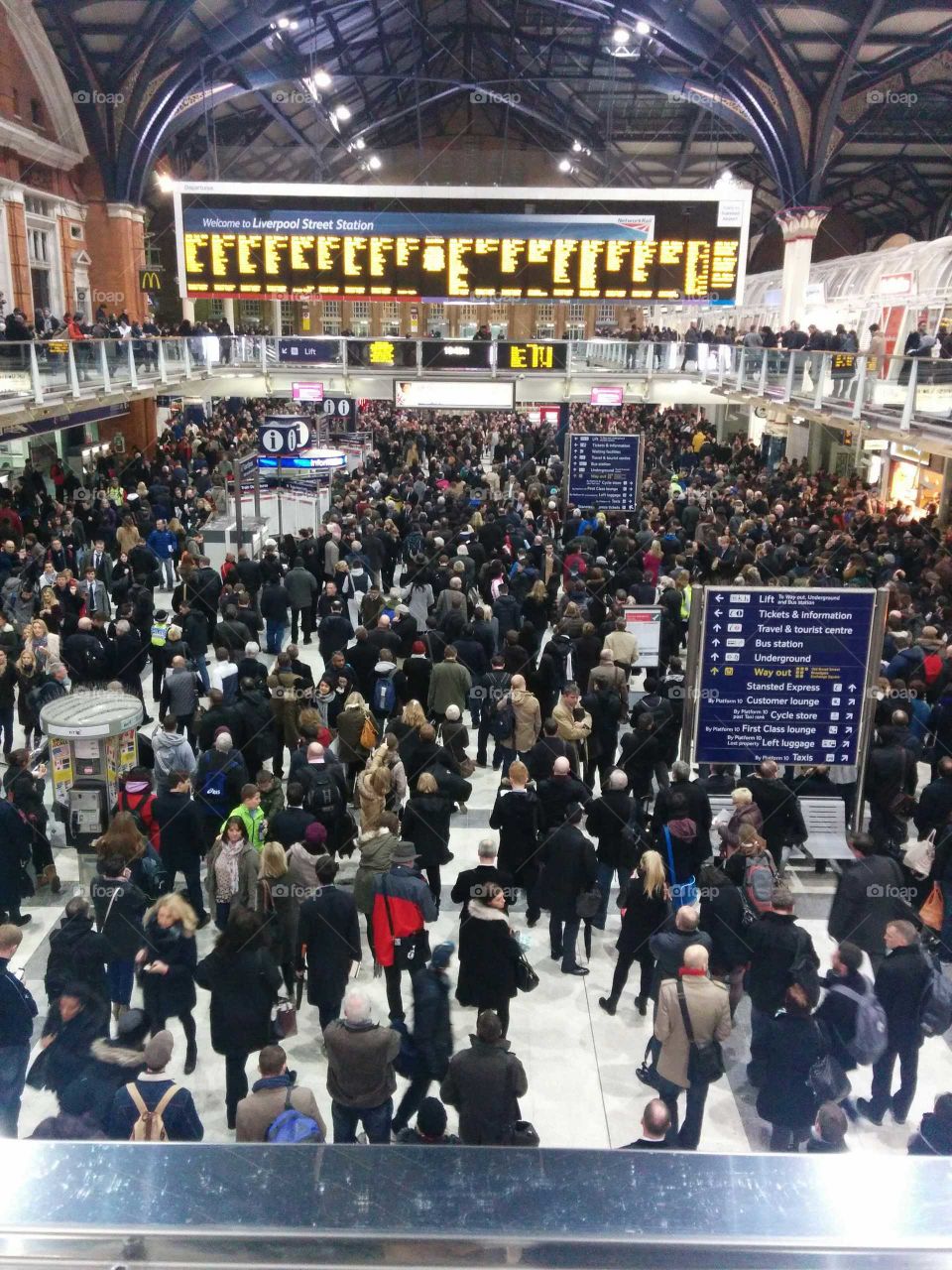 Crowded London Liverpool Street train station