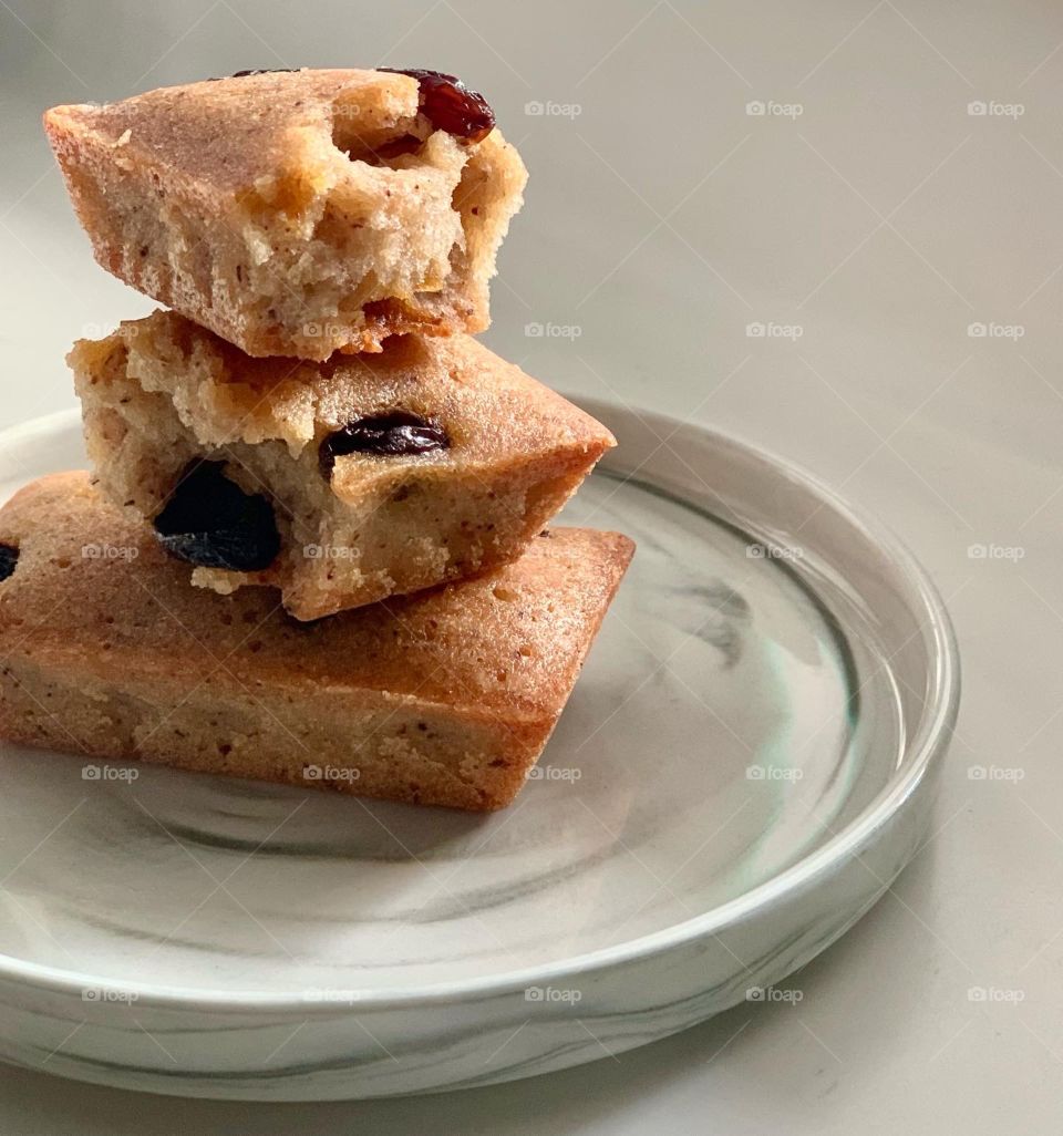 Cashew raisin financiers for desserts 