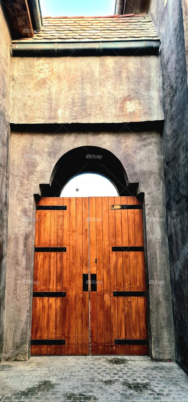 BETTER TO SEE SOMETHING ONCE THAN TO HEAR ABOUT IT A THOUSAND TIMES.