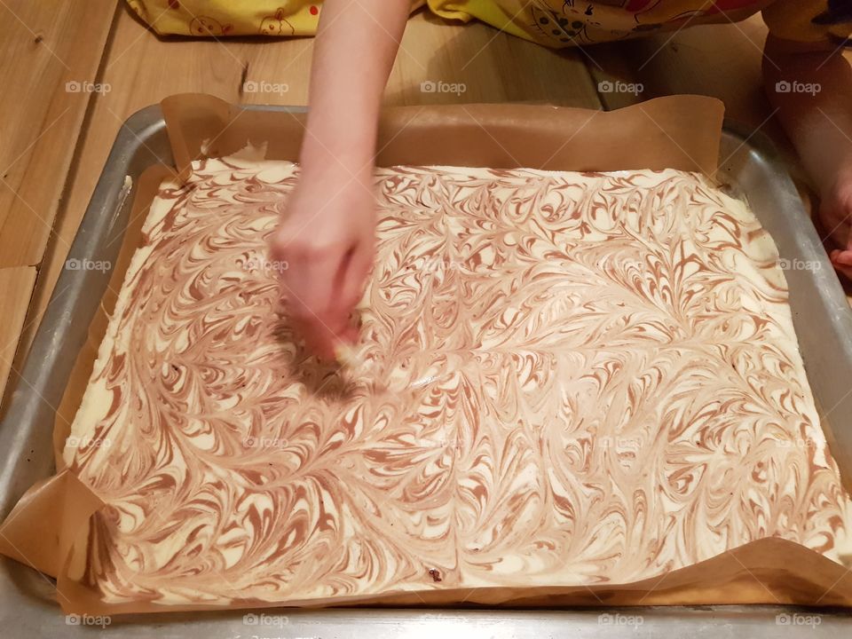 baby making cake.