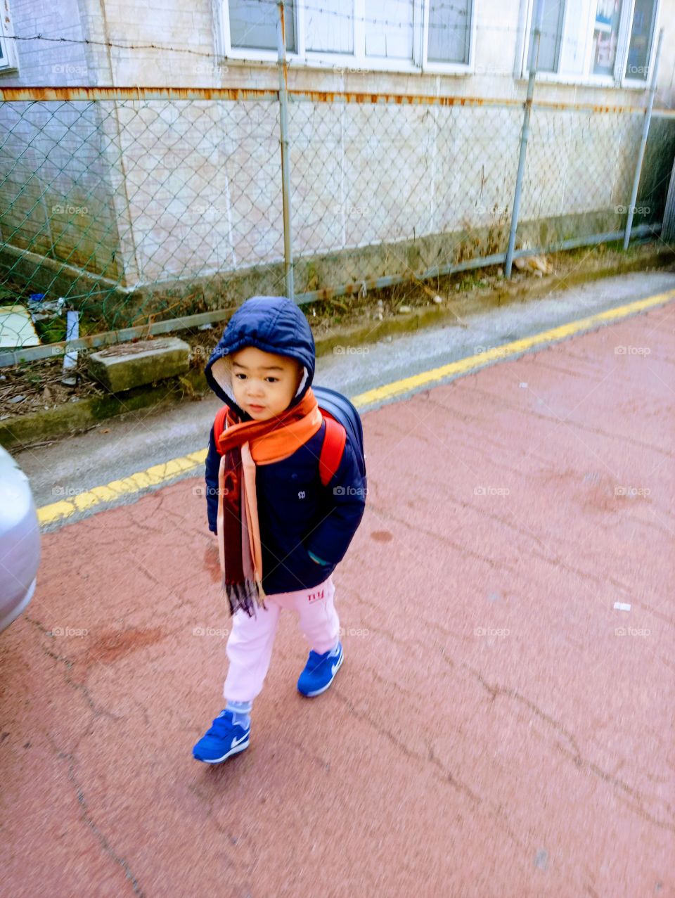 There's no bad walking early morning in going to school.
For it gives lots of benefits in mind and body inorder to have a healthy life.
Most of all it can save your budget.
So,  it makes your pocket  healthy too😊😊