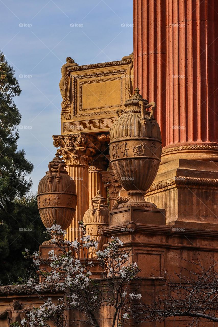 Palace of fine Arts in the San Francisco marina district, beaux-arts style architecture, a remnant of the 1915 Panama-Pacific International Exposition designed by Bernard Maybeck 