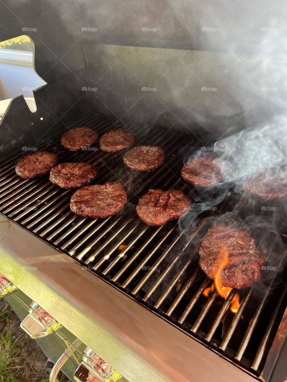 Grilled burgers 